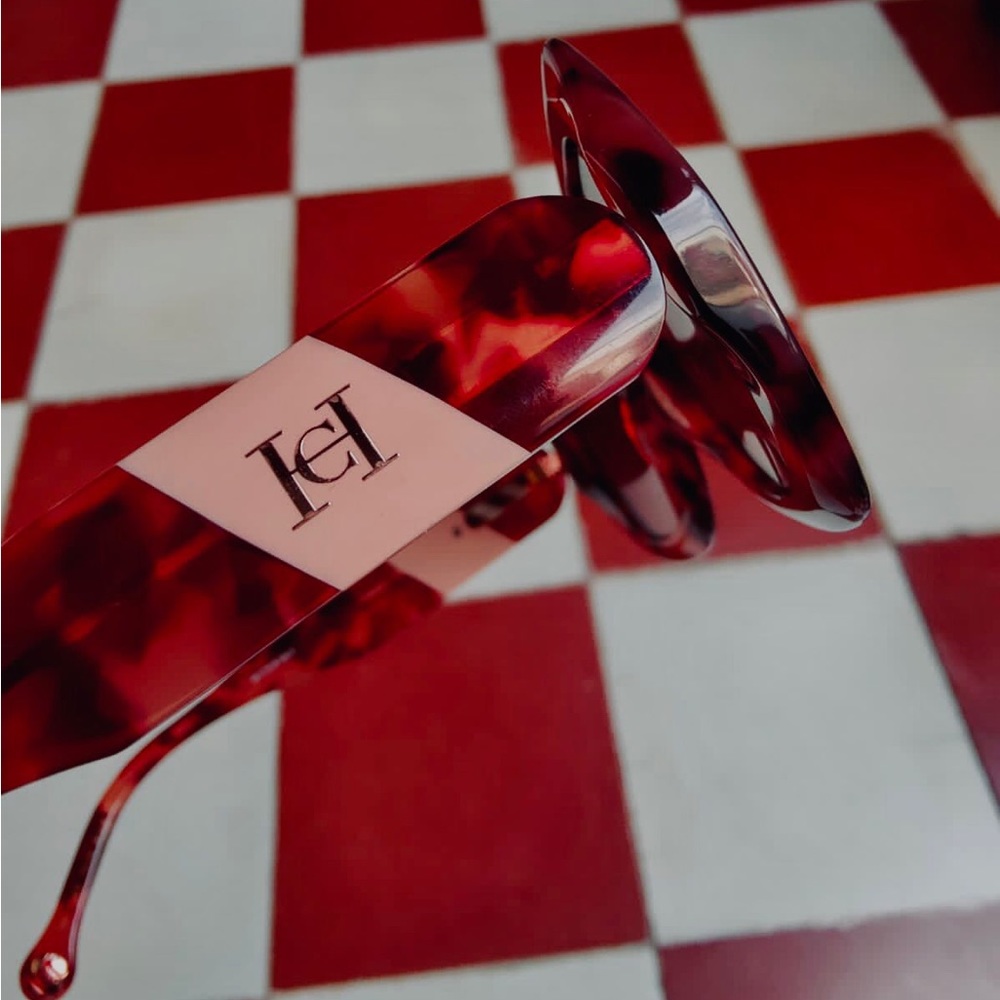 New collection sunglasses from Carolina Herrera.